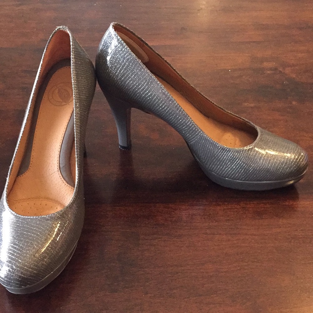 Nurture glitter pumps